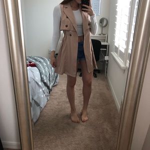 Tan, sleeveless trench coat from agaci